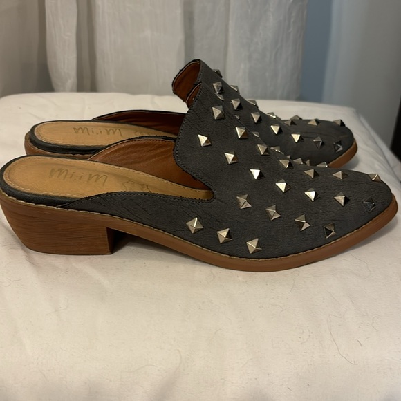Mi.iM Women's Gray Silver Studded Leather Slide on Mule Size 8 - Picture 2 of 9